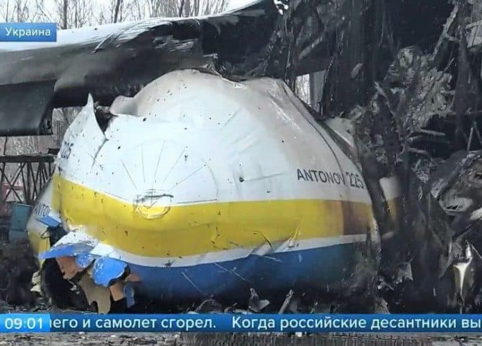 Antonov AN-225 Mriya destruído no aeroporto de Hostomel, na Ucrânia