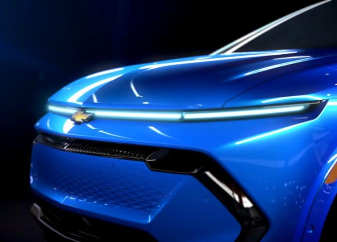 Frente do Chevrolet Equinox EV mostrado em teaser