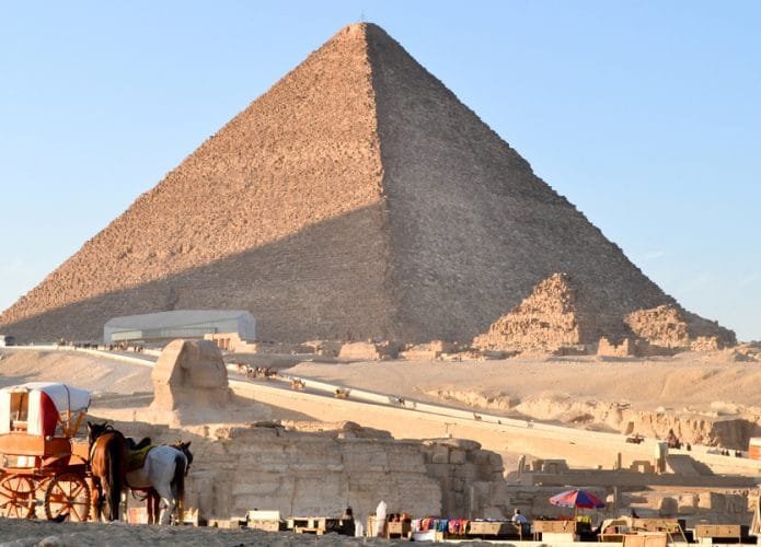 Grande-Piramide-de-Gize-Egito-695x500