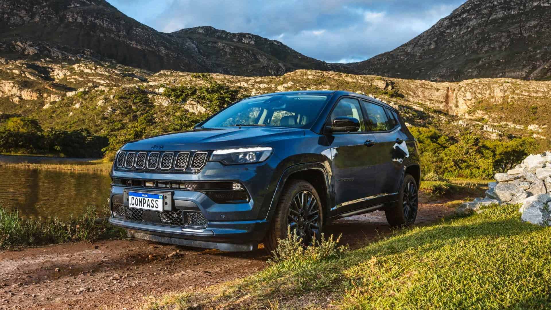 Jeep Compass 4xe que aparece em novo teaser da montadora
