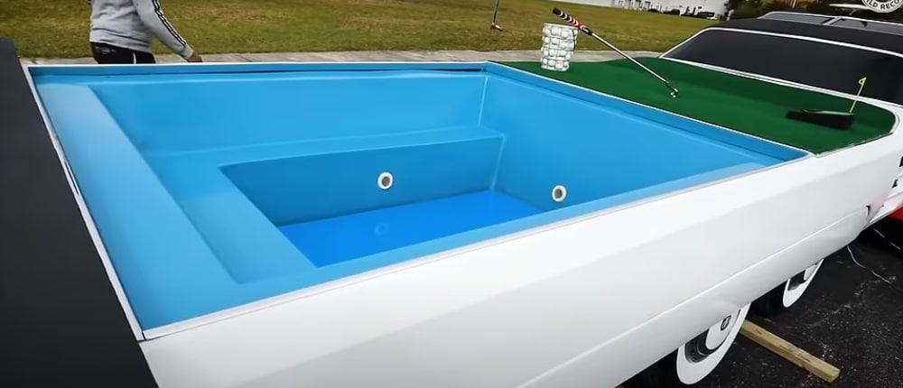 Piscina do carro mais longo do mundo