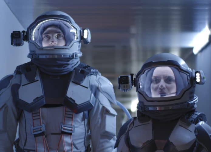astronautas-homem-e-mulher-695x500