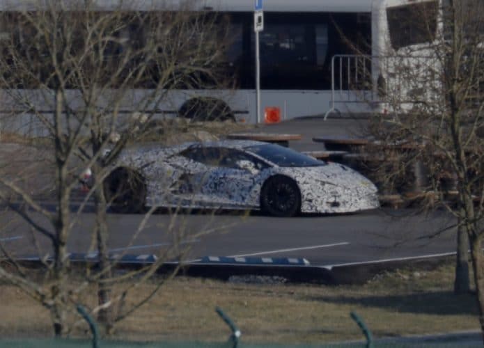 Supercarro híbrido substituto do Lamborghini Aventador flagrado