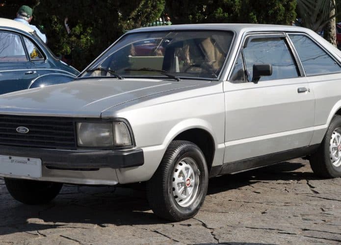 Um carro antigo