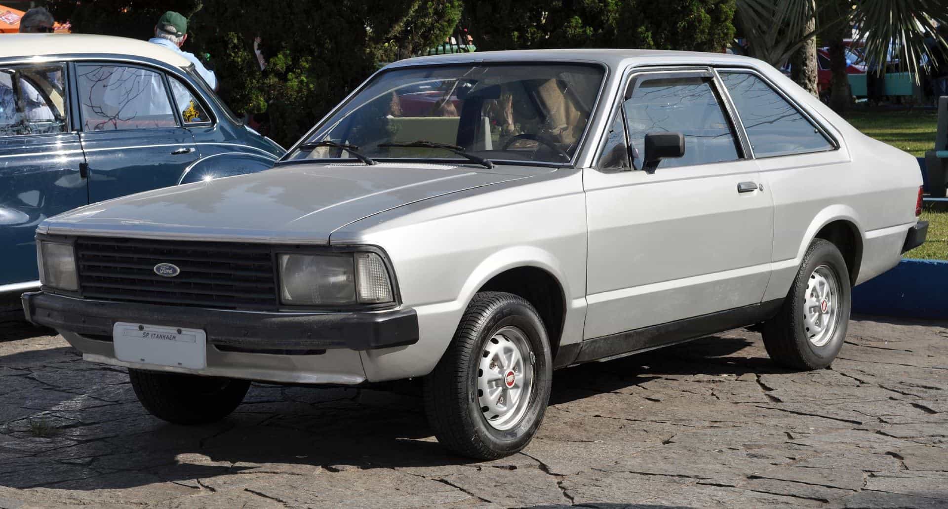 Um carro antigo