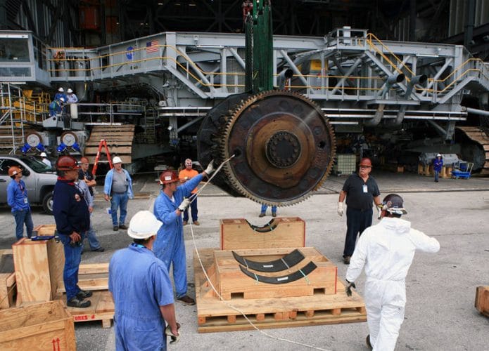 crawler-transporter-2-695x500