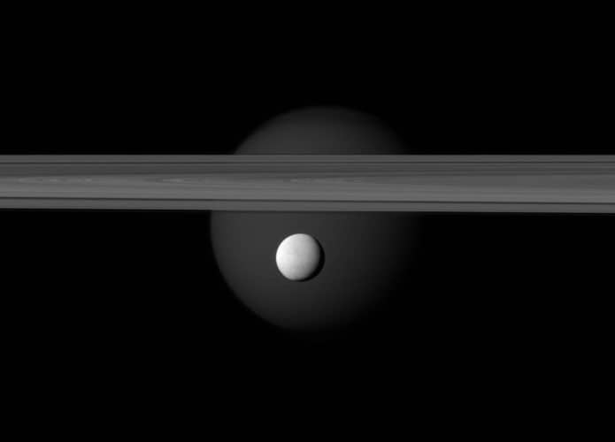 enceladus-lua-de-saturno-695x500