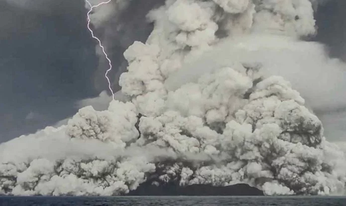 erupcao-em-Tonga-695x415.webp