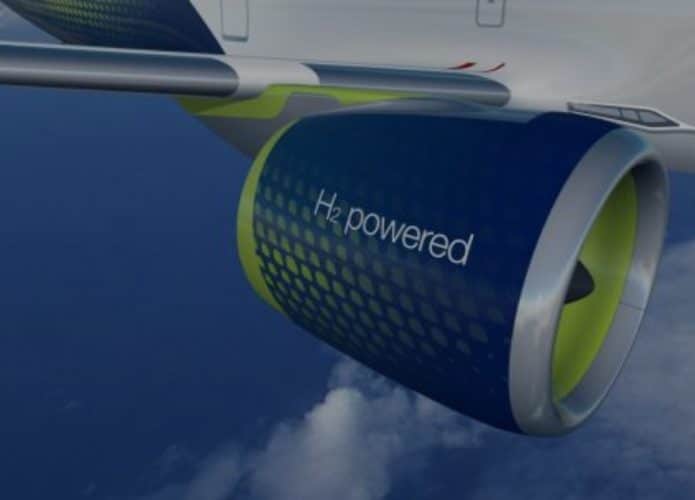 Turbina de um avião com detalhe citando hidrogênio para ilustrar planos da Airbus