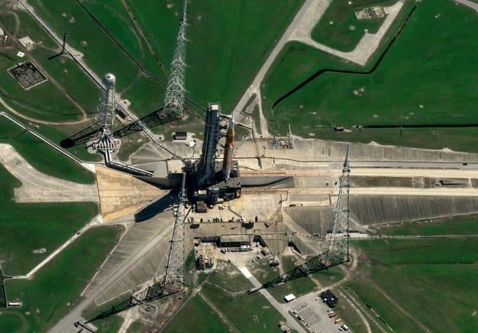 imagem-de-satelite-airbus-sls-orion-695x485