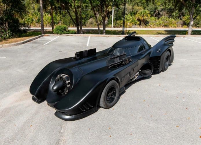Réplica de Batmóvel baeada em Cadillac vai a leilão