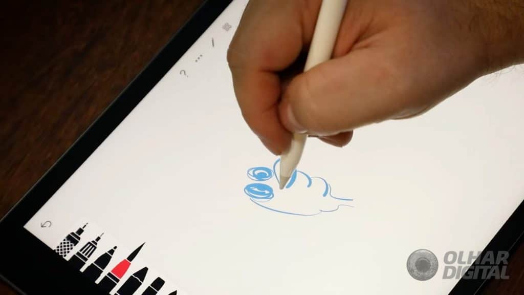 Tablet tem suporte ao Apple Pencil (Imagem: Mario Kurth/Olhar Digital)