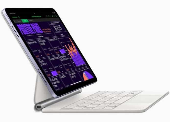 Novo iPad Air com processador M1 com sua capa com teclado