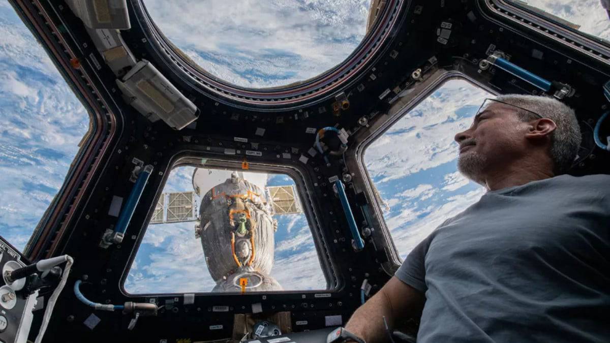 Astronauta Mark Vande Hei quebra recorde de voo espacial mais longo dos EUA