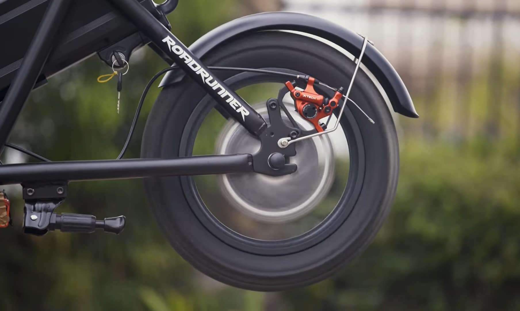 Papa-Léguas: Roadrunner é um patinete que quer ser bicicleta, com dois motores, que vai a 55 km/h
