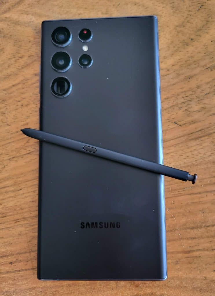 O sensor presente nas versões "ultra" do Galaxy S22, de natureza teleobjetiva, deve se repetir no Galaxy S23 Ultra, quando o novo aparelho chegar em 2023
