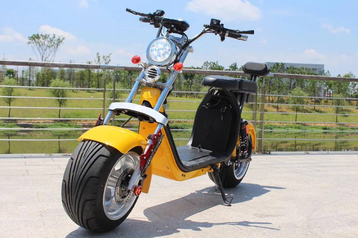 Scooter elétrica X12, o mesmo modelo da de Robinho