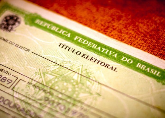 Título Eleitoral. É um documento que comprova que a pessoa está apta a votar no Brasil.