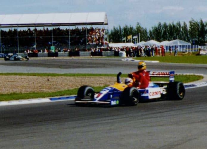 Nigel Mansell, da Williams, dá carona a Ayrton Senna no GP da Inglaterra de 1991