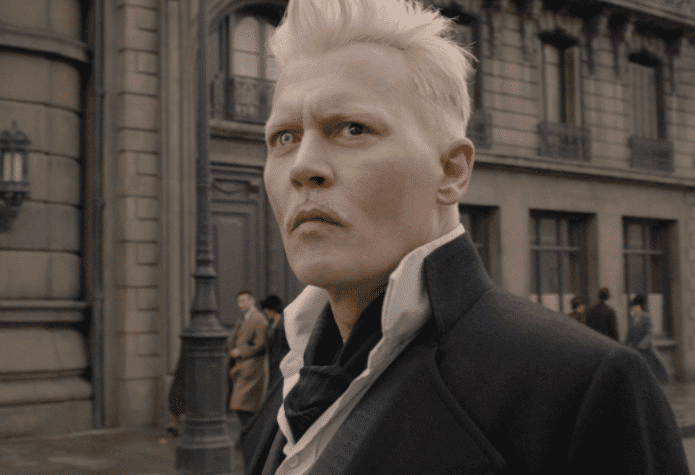 Johnny Depp como Bruxo Grindelwald em Animais Fantásticos 2