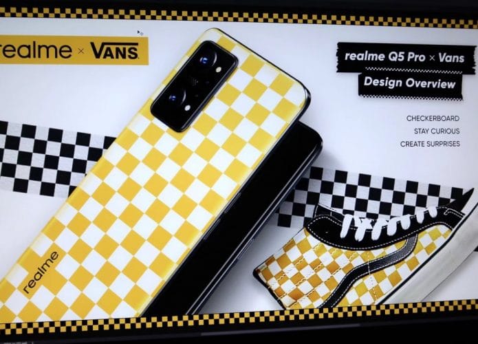 Realme Q5 Pro x Vans