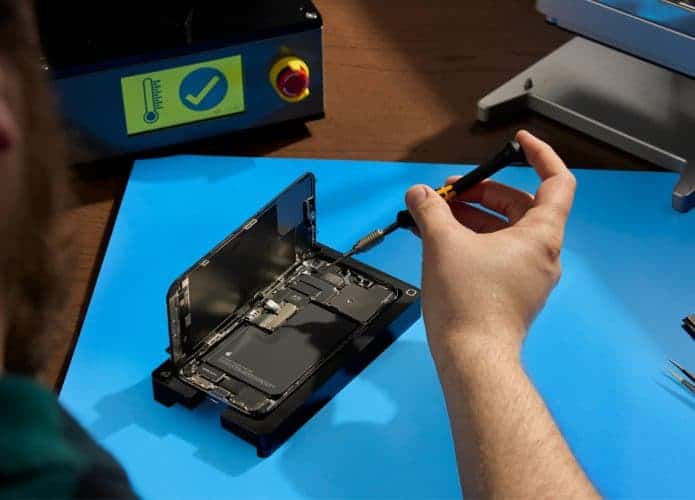 Apple começa a vender nos Estados Unidos peças para reparos do iPhone 12 e 13