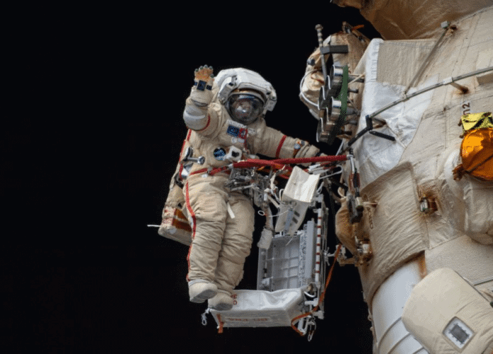 caminhada-espacial-russa-695x500.png