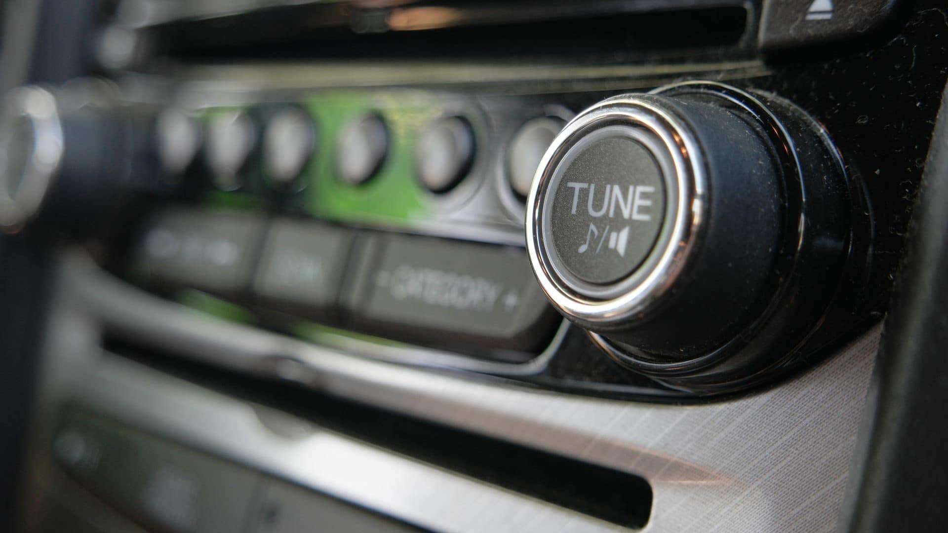 Rádio de um carro para tocar música