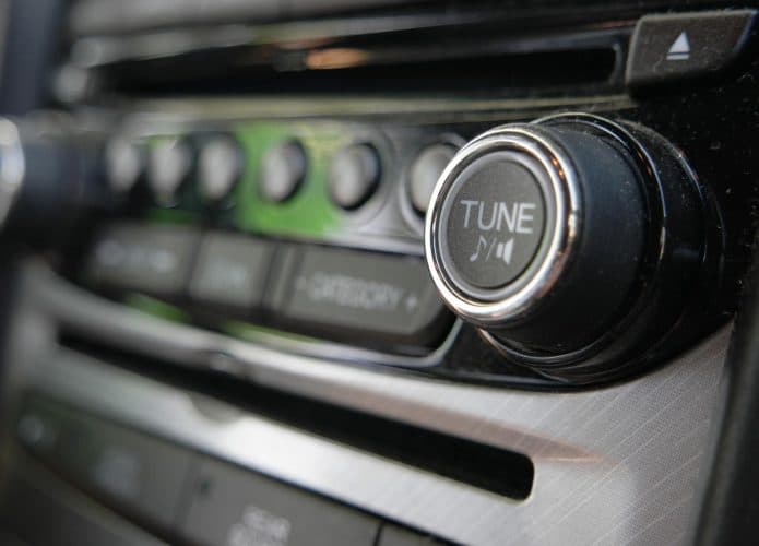 Rádio de um carro para tocar música