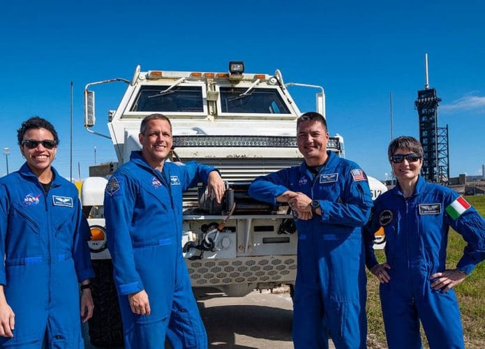 crew-4-capa-2-695x500