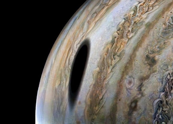 ganimedes-jupiter-sombra-capa-695x500