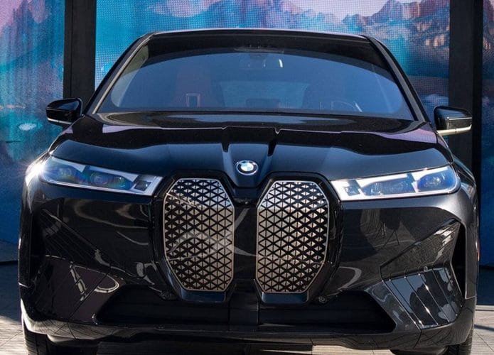 Frente de um veículo da BMW