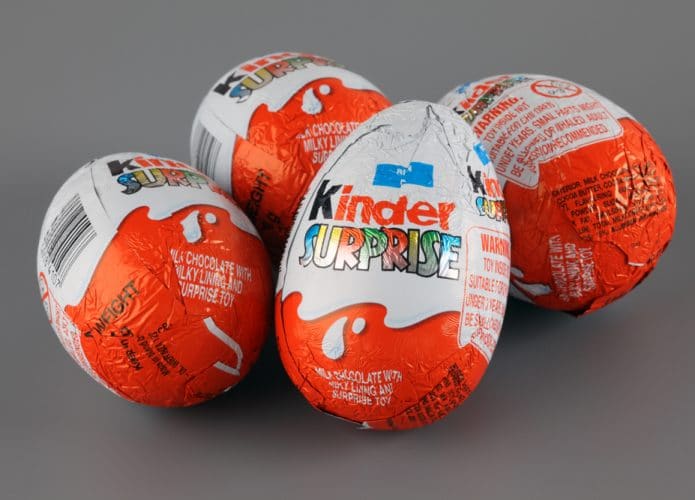 Embalagem de quatro Kinder Surprise