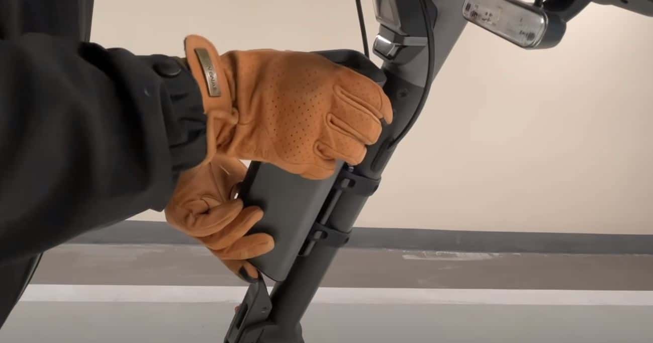 Alto-falante emula som de motor V12 na scooter GT2