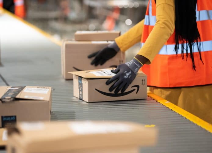 Armazém, centro de distribuição da Amazon