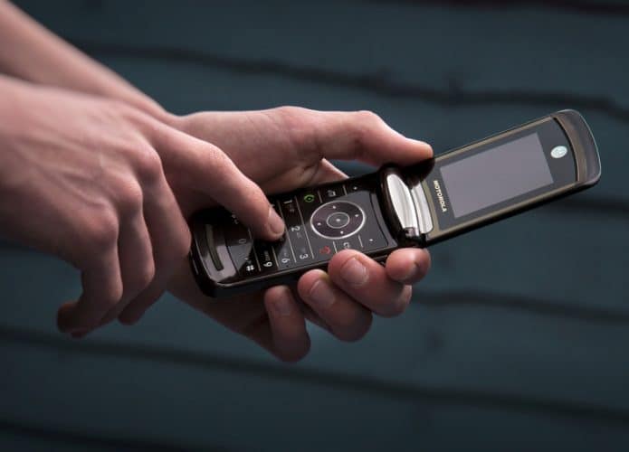 celular antigo motorola V3