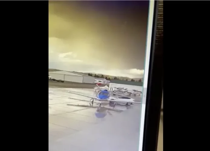 tesla batendo em jato