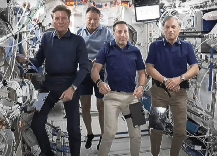 tripulacao-Ax-1-na-ISS-695x500.png