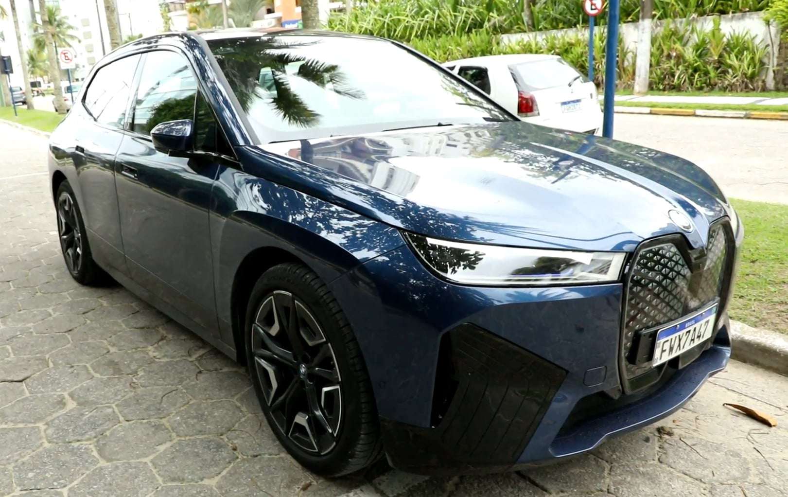 BMW iX