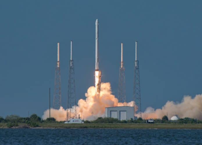 SpaceX-Falcon-9-695x500