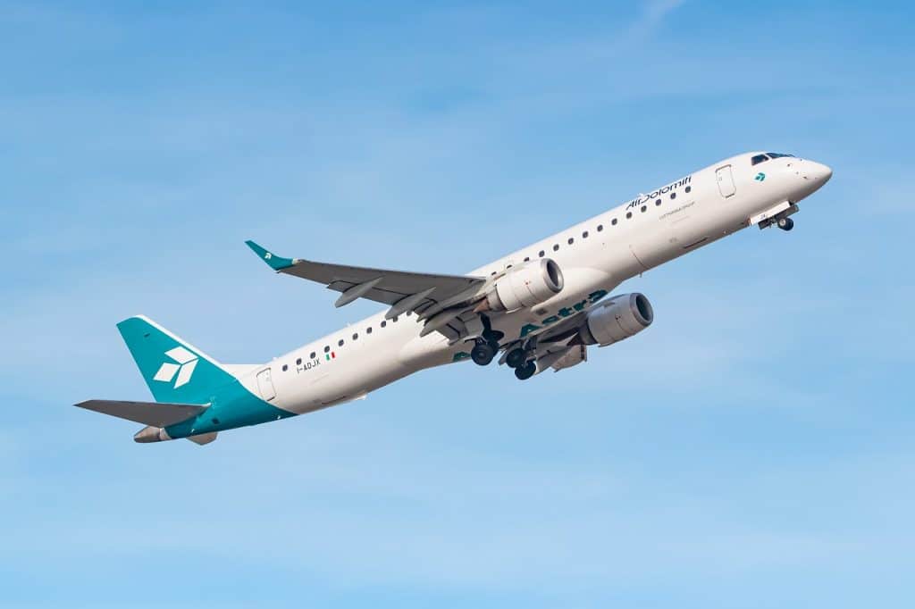 Avião da Embraer utilizado na operadora italiana Air Dolomiti