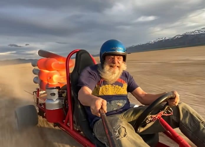 Robert Maddox, o Rocketman, e seu kart a pulso jato