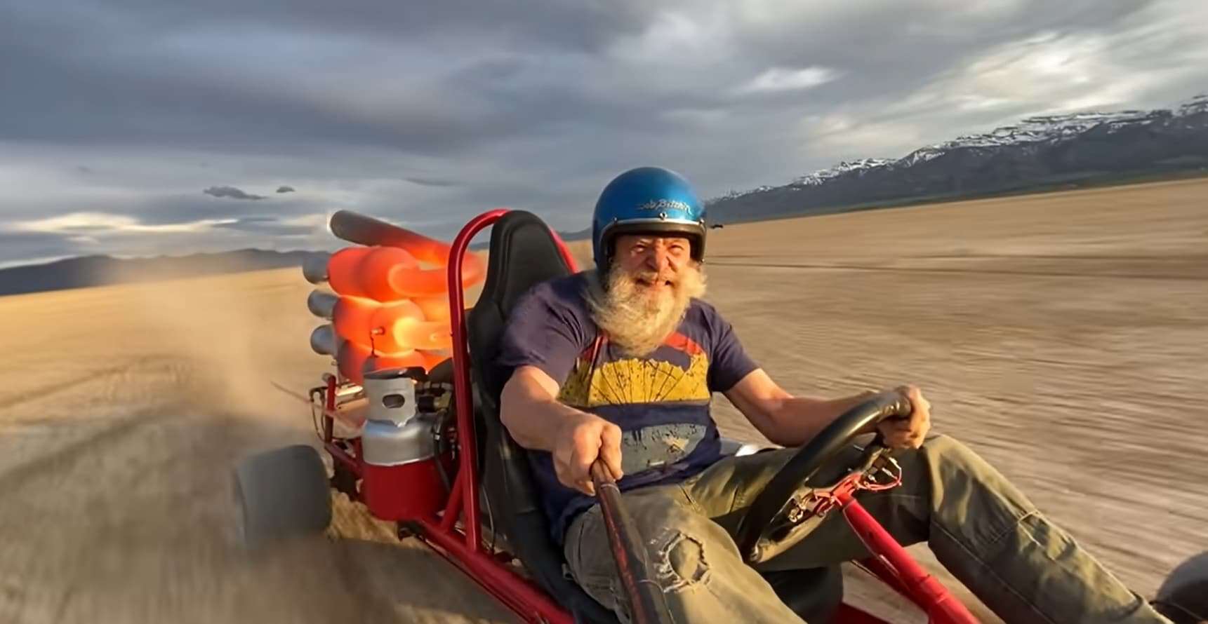 Robert Maddox, o Rocketman, e seu kart a pulso jato