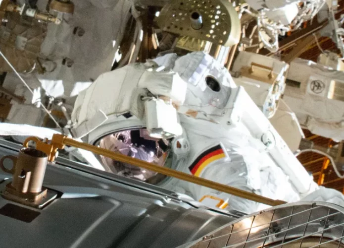 caminhada-espacial-Matthias-Maurer-695x500.webp