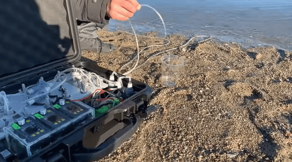 MIT cria dispositivo portátil que torna a água do mar própria para beber