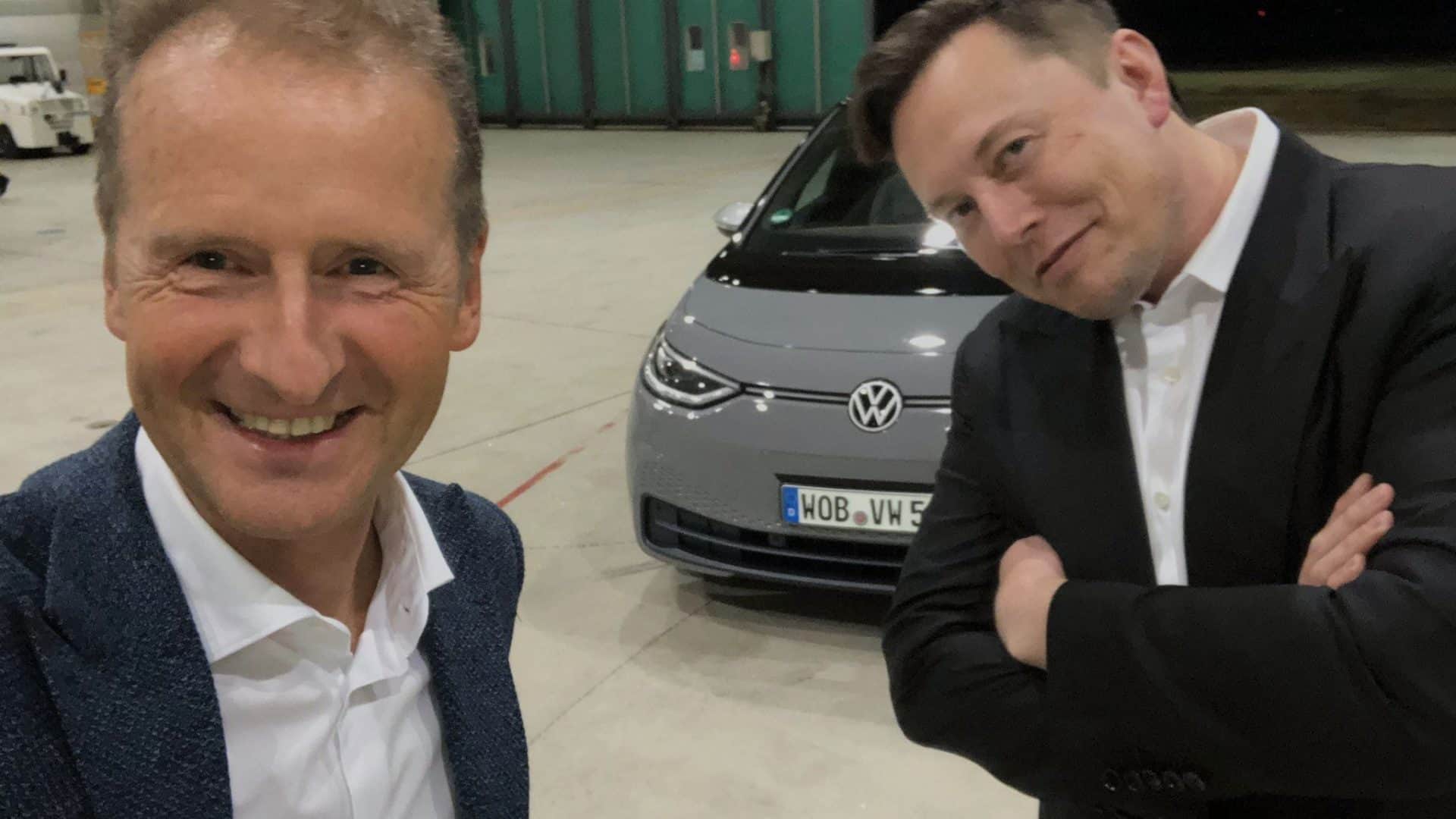Herbert Diess, CEO da Volkswagen, e Elon Musk, CEO da Tesla