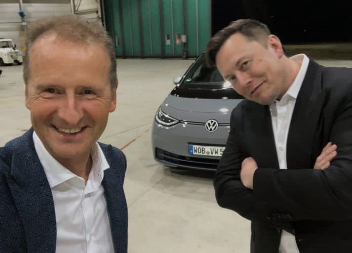 Herbert Diess, CEO da Volkswagen, e Elon Musk, CEO da Tesla