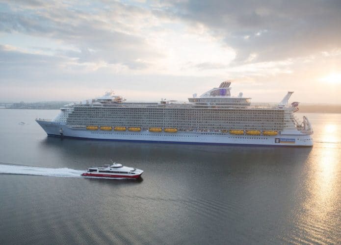 Harmony of the Seas, maior cruzeiro do mundo em comprimento, que causou um acidente na Jamaica