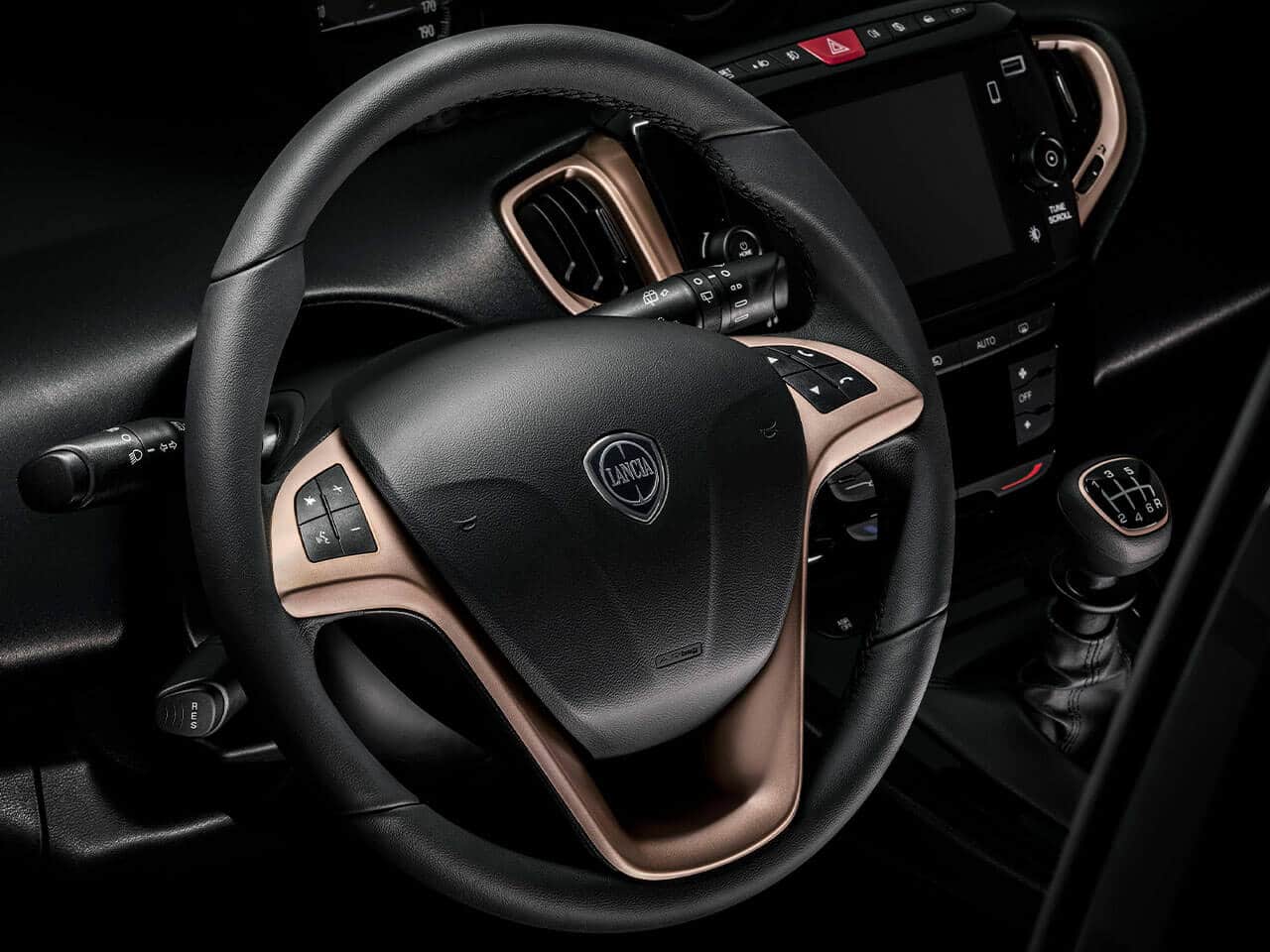 Lancia anuncia lançamentos e o fim dos carros a combustão interna em 2028