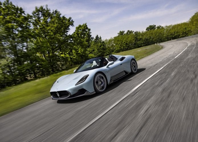 Supercarro Maserati MC20 Cielo